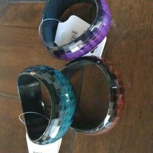 3 plastic bangles